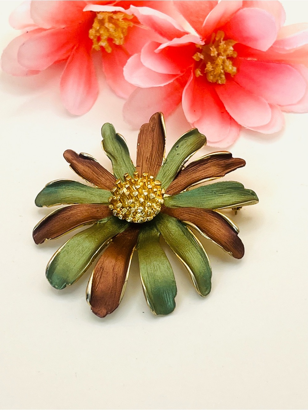 Green and Brown Floral Brooch/Pendant with Gold Center